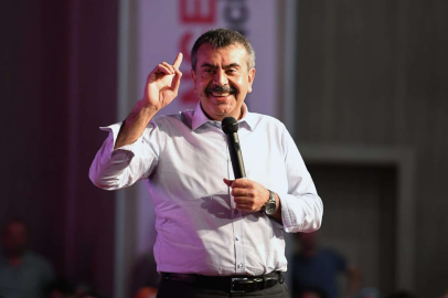 BAKAN TEKİN ÜNİVERSİTE TERCİHİ YAPACAK GENÇLERLE BULUŞTU