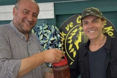 HAYALİ SONER ARICAYA BAL HEDİYE ETMEKTİ