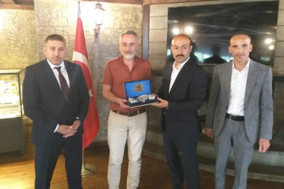 ULUBEY'DEN AYRILAN ÖĞRETMENLERE VEDA