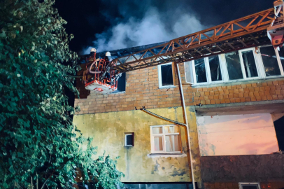 ÖNCE KAVGA ETTİ, SONRA EVİNİ YAKTI