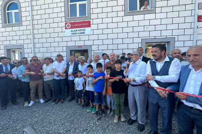 YENİ CAMİİ’DE İLK NAMAZ KILINDI