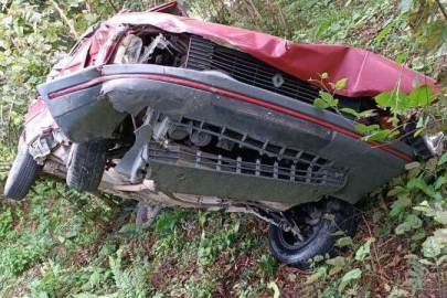 KONTROLÜ KAYBEDİLEN OTOMOBİL BAHÇEYE UÇTU