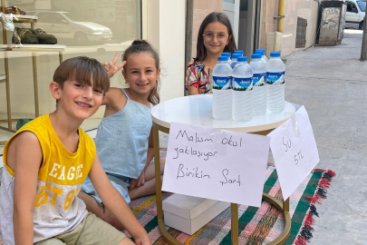 MİNİKLER EKMEĞİNİ SUDAN ÇIKARTIYOR