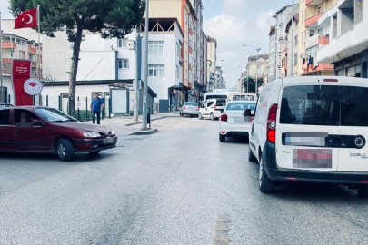 CADDE TRAFİĞİ KAZAYLA KİTLENDİ
