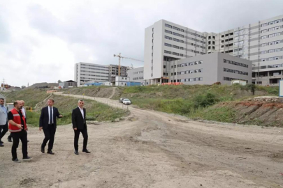 REKTÖR BAŞ ŞEHİR HASTANESİ’Nİ İNCELEDİ