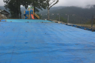 FINDIK ÇADIR ALTINDA KALDI