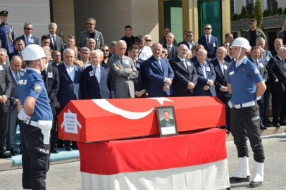 VALİ YAVUZ SON YOLCULUĞUNA UĞURLANDI