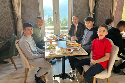 İLK KAHVALTILARINDA ÖĞRENCİLERİ YALNIZ BIRAKMADI