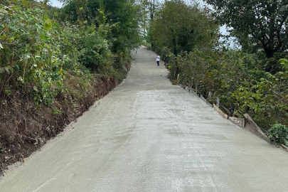 BETON YOL ÇALIŞMALARI HIZ KESMEDEN DEVAM EDİYOR