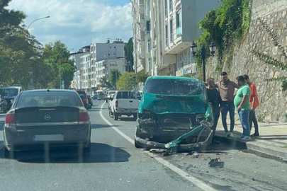 DOLMUŞLA TİCARİ ARAÇ ÇARPIŞTI