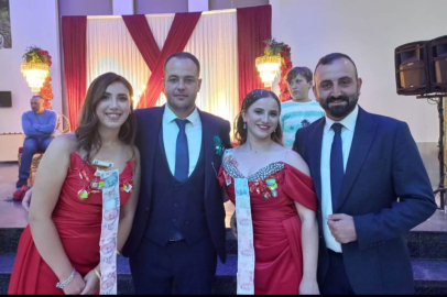 İKİ KIZ KARDEŞ KINA GECESİNDE DE AYRILMADI