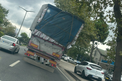 AĞIR YÜKLÜ ARAÇLAR TRAFİĞİ TEHLİKEYE SOKUYOR