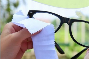 GÖZLÜK CAMLARI NASIL TEMİZLENMELİ?