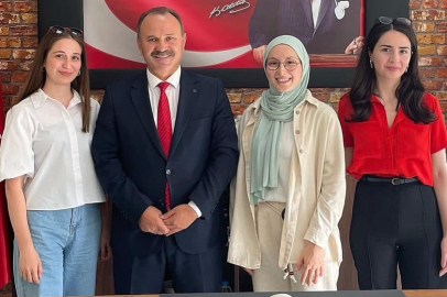 ÖĞRENCİLERİNİN BAŞARISIYLA DUYGULANDI