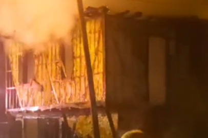 TARİHİ EV KÜL OLDU