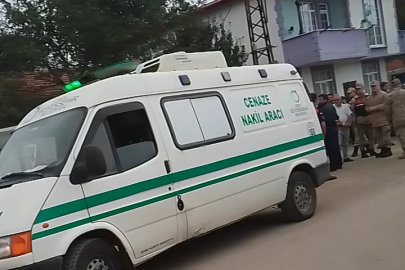 KAMYONETİN ALTINDA FECİ ŞEKİLDE CAN VERDİ