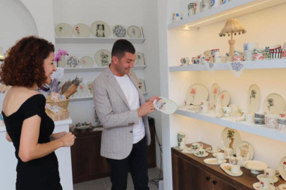 BİTKİ DESENLERİ PORSELENLE BULUŞTU