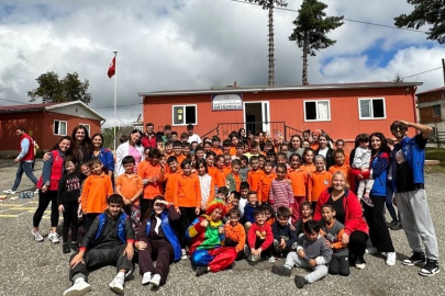 HER YERDE, HER GENÇLE