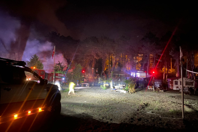 ÜNYE’DE HAREKETLİ GECE: 8 BUNGALOV EV KÜLE DÖNDÜ