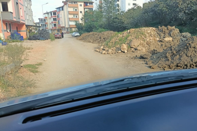 VATANDAŞLAR YOL SORUNLARINA ÇÖZÜM BEKLİYOR