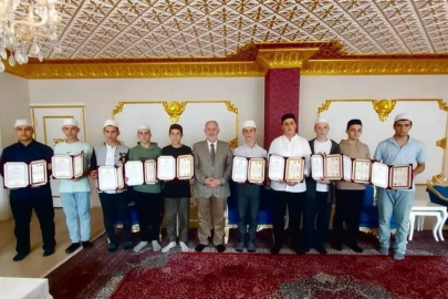 HAFIZ ÖĞRENCİLERE BELGELERİ VERİLDİ
