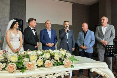 BAŞKANIN DÜĞÜNÜNE PROTOKOLLÜ KATILIM