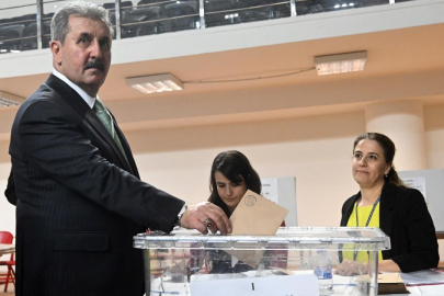 DESTİCİ YENİDEN BAŞKAN