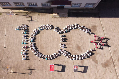 KUMRULU ÖĞRENCİLERDEN 100. YIL KOREOGRAFİSİ