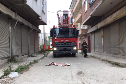 BALKONDA ALEV ALAN PASPAS PANİĞE NEDEN OLDU