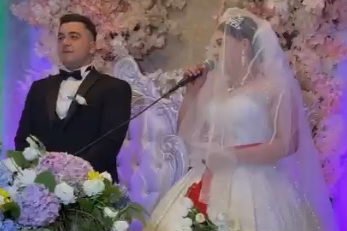 GELİNDEN NİKAHTA “ŞARKIYLA EVET”