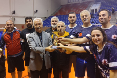 ÖĞRETMENLER ARASI VOLEYBOL VE MASA TENİSİ TURNUVASI ELEMELERİ YAPILDI