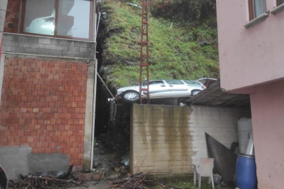25 METRE YUVARLANDI, İSTİNAT DUVARINA SIKIŞTI