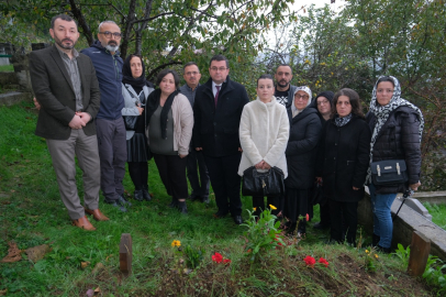 VEFAT EDEN ÖĞRETMEN KABRİ BAŞINDA ANILDI