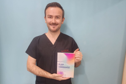 KUMRULU DOKTORUN YENİ KİTABI GENÇ DOKTORLARA IŞIK TUTACAK