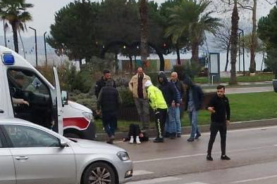 MOTOKURYE YAYAYA ÇARPTI: 1 YARALI 