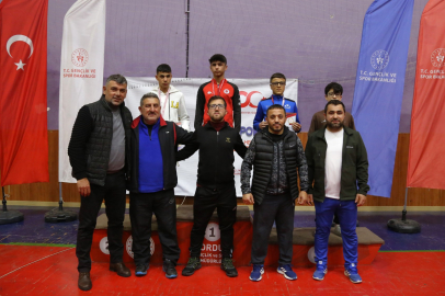 GÜREŞ GRUP MÜSABAKALARI SERBEST STİL TAMAMLANDI