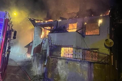 ORDU’DA 2 KATLI EV KÜLE DÖNDÜ