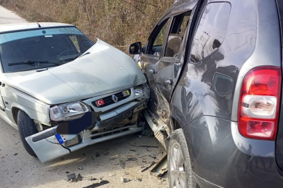 ÇAMAŞ’TA TRAFİK KAZASI: 2 YARALI