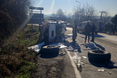 ÜNYE’DE KAMYONET TAKLA ATTI 1 ÖLÜ