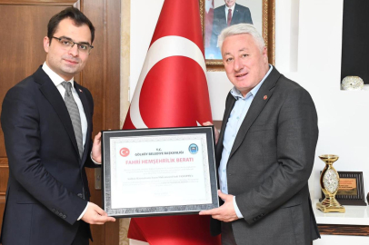 KAYMAKAMA ‘FAHRİ HEMŞEHRİLİK BERATI’ VERİLDİ 