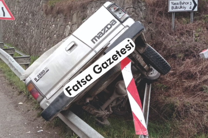 TİCARİ ARAÇ BARİYERLERE ÇARPTI: 1 YARALI