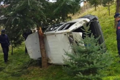 ALTINORDU’DA MİNİBÜS BAHÇEYE UÇTU!