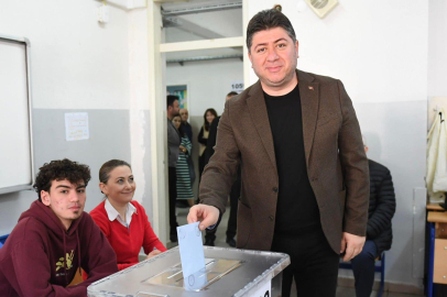 AŞKIN TÖREN OYUNU KULLANDI