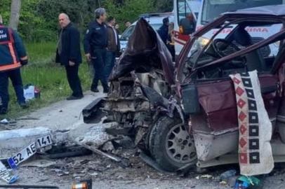 ORDU’DA İKİ OTOMOBİL KAFA KAFAYA ÇARPIŞTI: 5 YARALI
