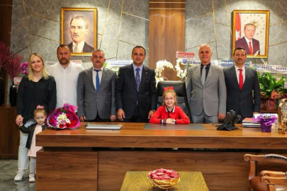BAŞKAN KİBAR GÖREVİ DEFNE SU’YA DEVRETTİ