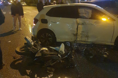 OTOMOBİL İLE MOTOSİKLET ÇARPIŞTI: 1 YARALI