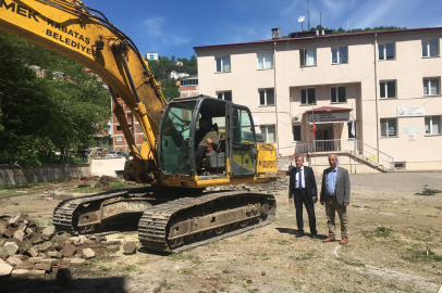 O İLÇEDE HASTANE İNŞAATINDA İLK KAZMA VURULDU