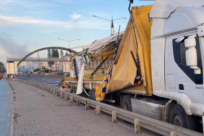 TIR ÜST GEÇİTİN AYAĞINA ÇARPTI