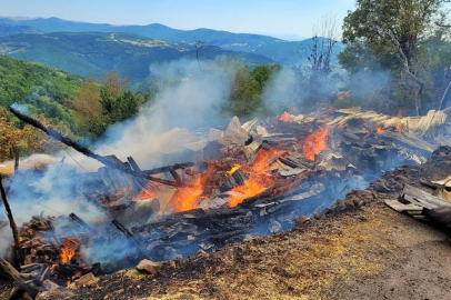 AKKUŞ’TA FECİ YANGINDA AHŞAP EV KÜLE DÖNDÜ!