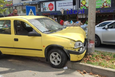ALTINORDU’DA OTOMOBİL AYDINLATMA DİREĞİNE ÇARPTI 